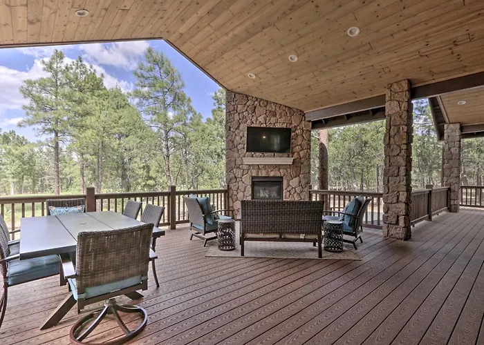 Holiday home Stylish W/ Expansive Deck In Show Low! Show Low