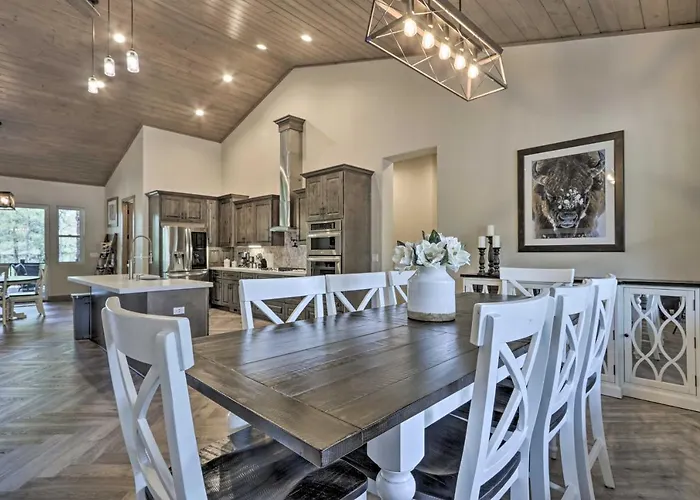 Stylish W/ Expansive Deck In Show Low! Holiday home