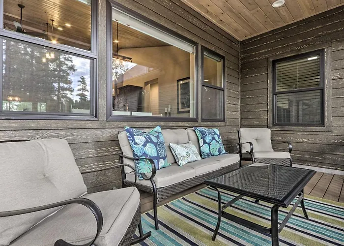 Holiday home Stylish W/ Expansive Deck In Show Low! Show Low
