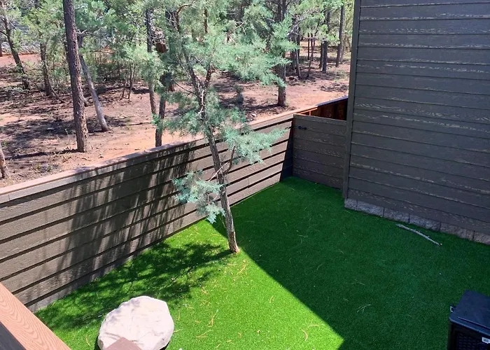 Stylish W/ Expansive Deck In Show Low! Holiday home
