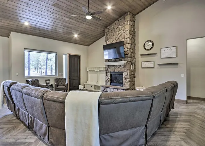 Stylish W/ Expansive Deck In Show Low! Show Low
