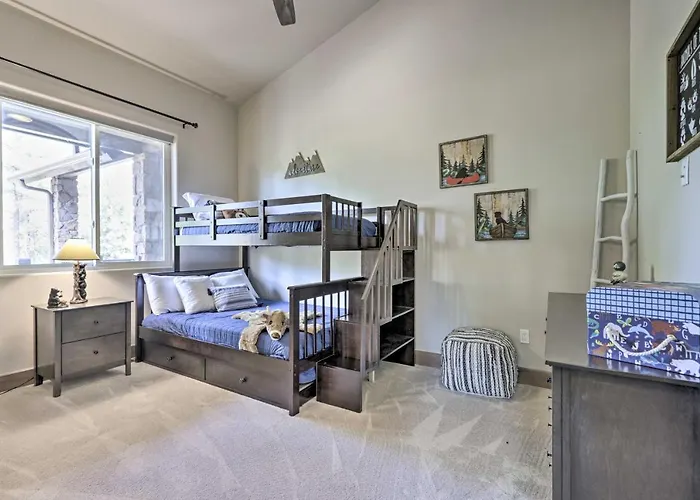 Stylish W/ Expansive Deck In Show Low! Holiday home *