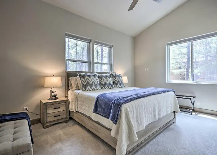 Holiday home Stylish W/ Expansive Deck In Show Low! Show Low