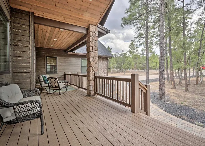 Stylish W/ Expansive Deck In Show Low! Holiday home