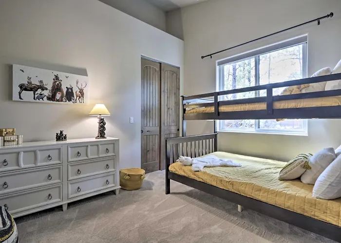 Stylish W/ Expansive Deck In Show Low!
