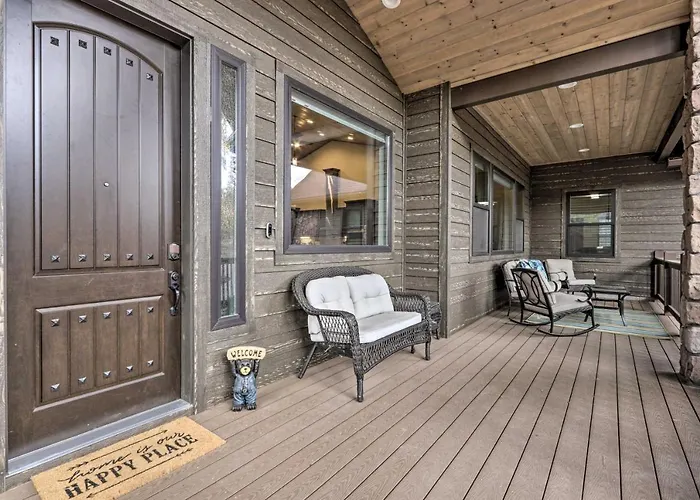 Stylish W/ Expansive Deck In Show Low!