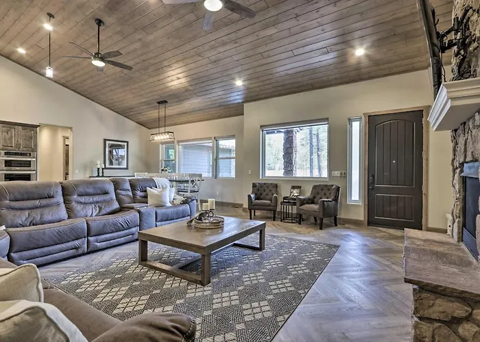 Stylish W/ Expansive Deck In Show Low! *