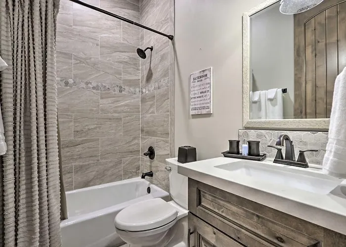 Stylish W/ Expansive Deck In Show Low! Holiday home